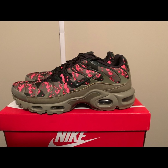 air max plus hot pink